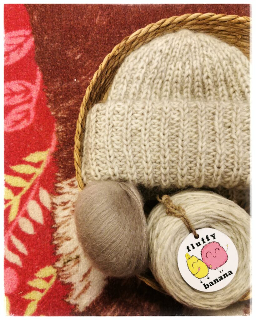 Fluffy Banana, <br> 102 vaaleanharmaa