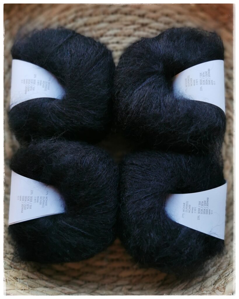 Mohair Luxe, <br>0004 musta