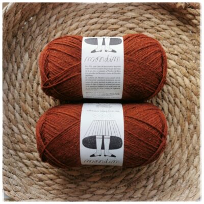 Mondim, 302 ruosteenpunainen