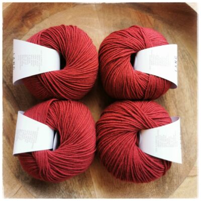 Merino120, <br>0562 tummanpunainen (M)