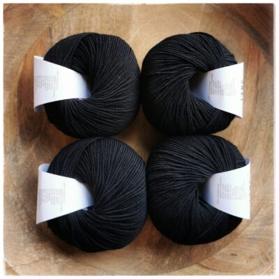 Merino120, <br>0004 musta